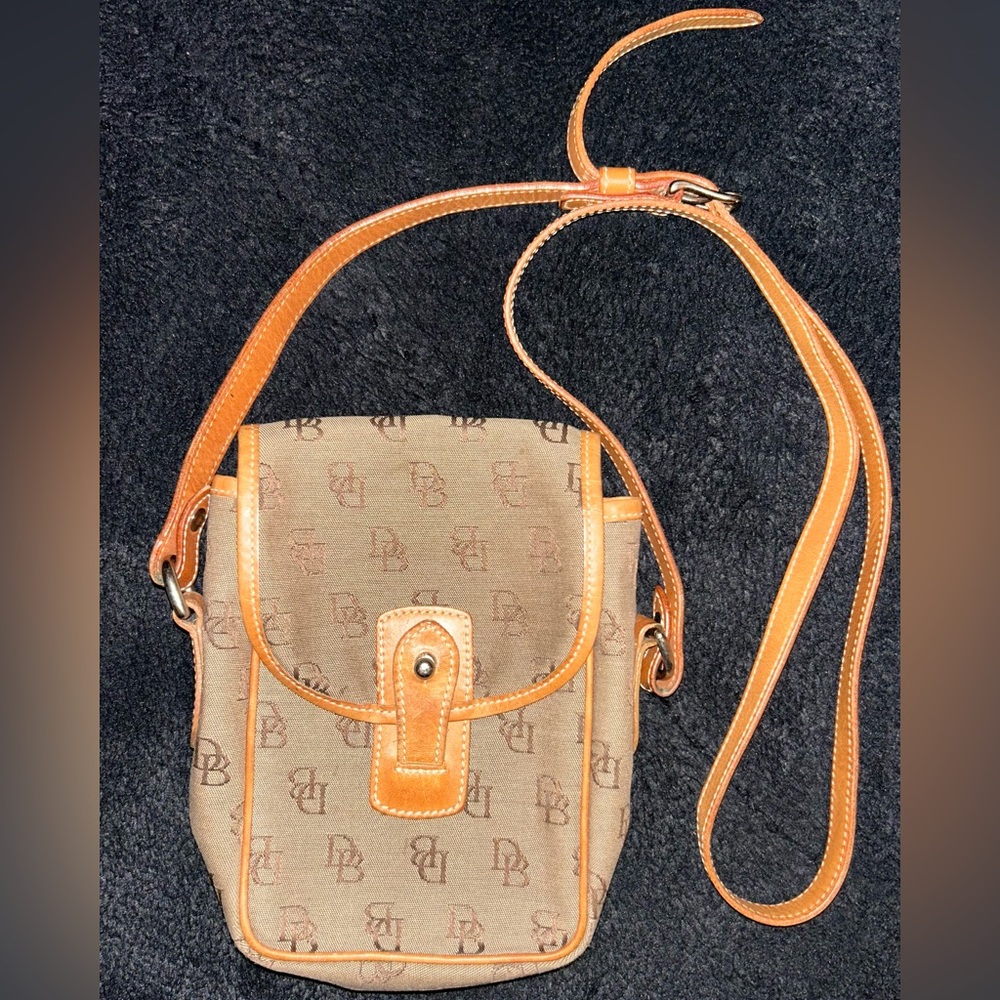 -Vintage Dooney & Bourke Brown and Tan Crossbody Bag